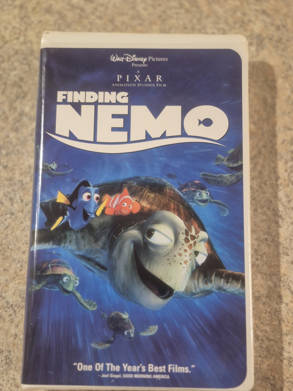 Disney Pixar Finding Nemo VHS - Vtg Clam Shell Case Good Shape Collectible